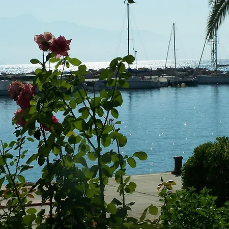 Akroyali & Апарт-отель Messinia